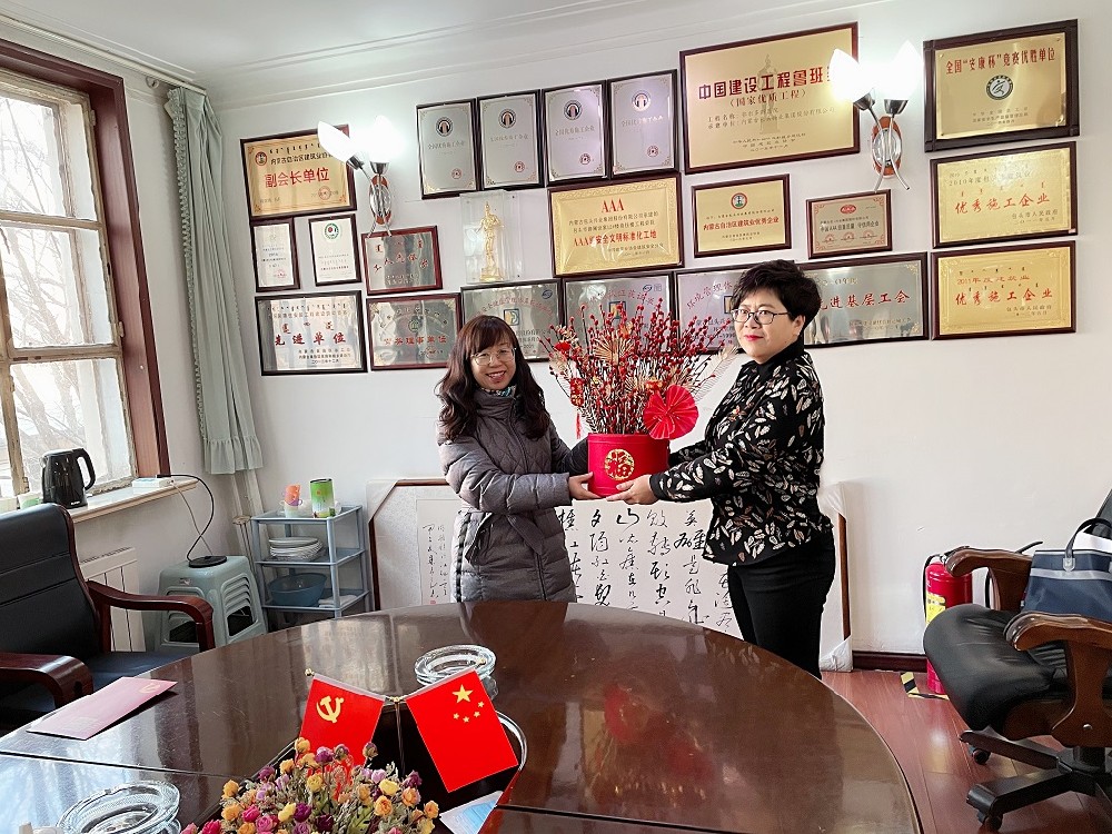 节前慰问送温暖 深情关怀暖人心